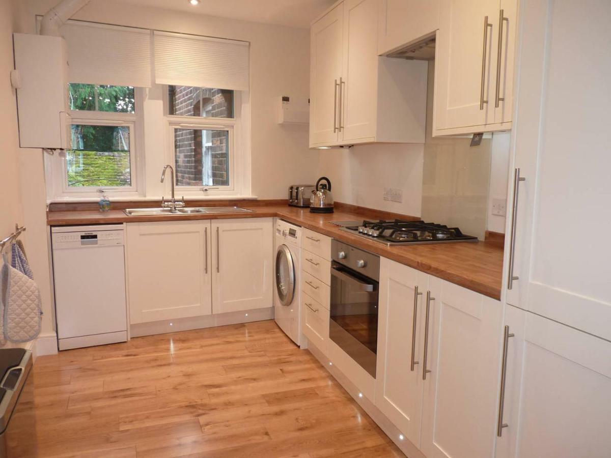 Brockenhurst Apartments Bagian luar foto